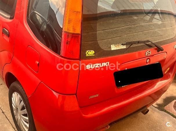 Usado Suzuki Ignis 69 CV (50 kW) 2004 Granate Berlina