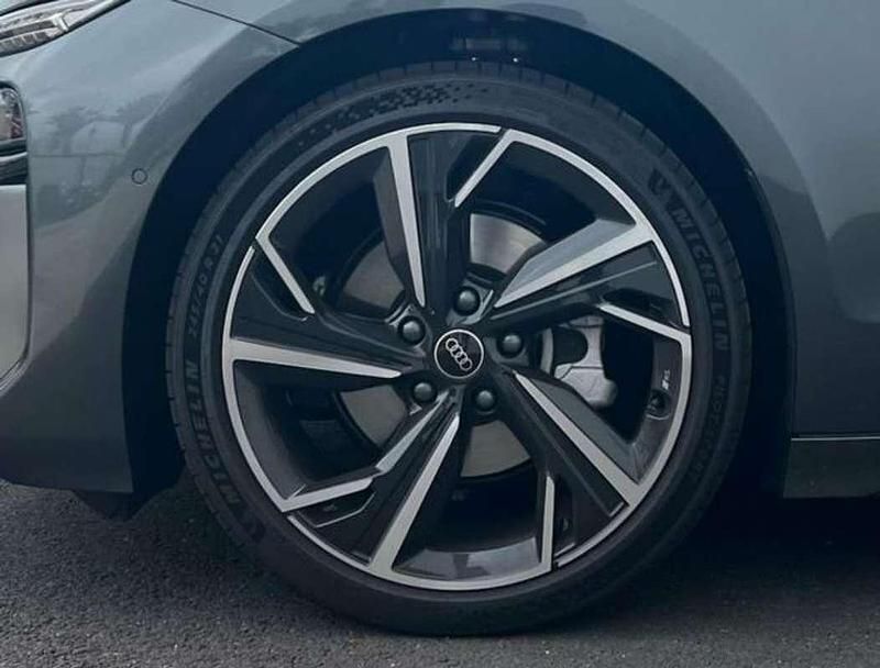 Usado Audi e-tron Sportback S-Line 210 kW (286 CV) 2025 Gris SUV