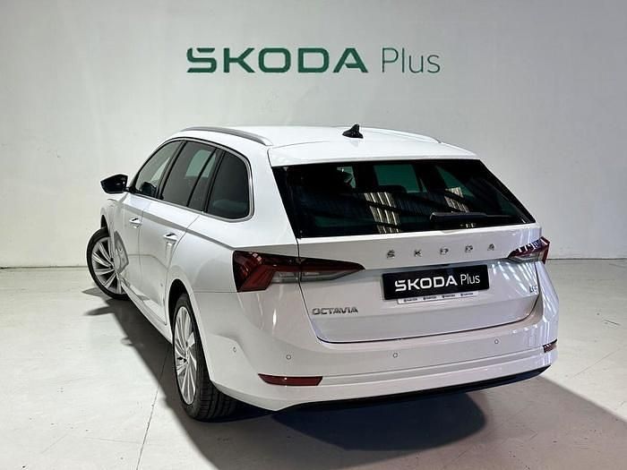 Blanco Usado 2024 Skoda Octavia Selection Familiar | 31.400 € (Precio justo) - Imagen 1/4