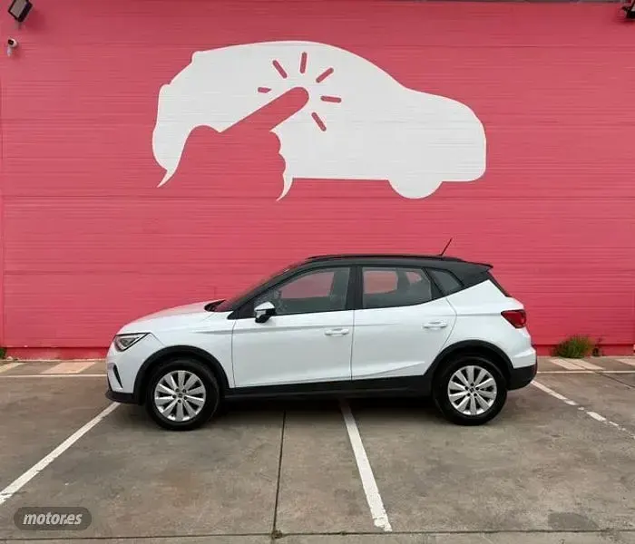 Usado Seat Arona Style 110 CV (80 kW) 2022 Blanco SUV