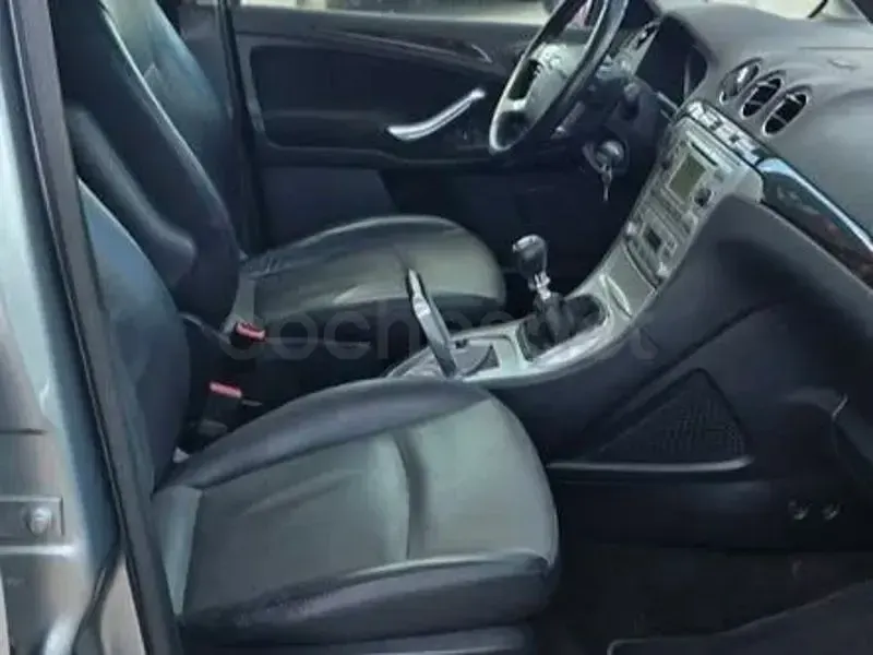 Usado Ford Galaxy Ghia 140 CV (102 kW) 2006 Gris / plata Monovolumen