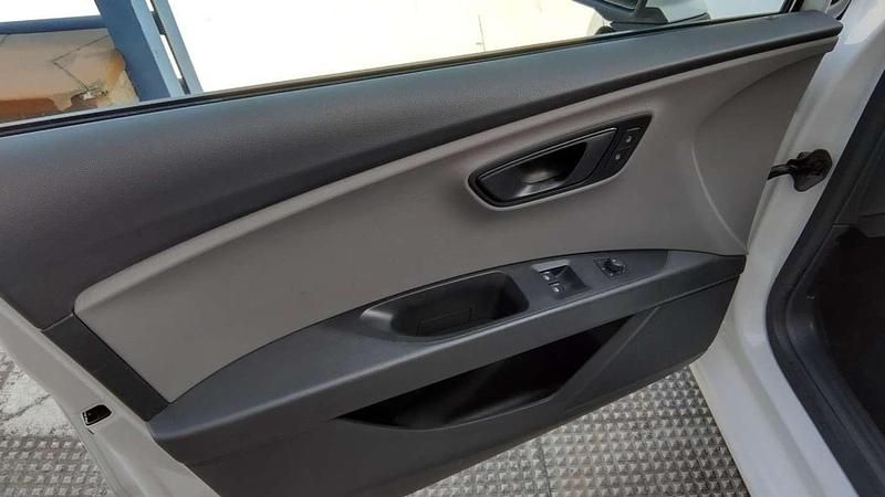 Usado Seat Leon Reference 116 CV (85 kW) 2019 Blanco Utilitario