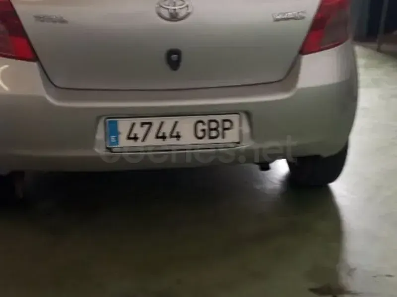 Usado Toyota Yaris Sol 90 CV (66 kW) 2008 Gris / plata Utilitario