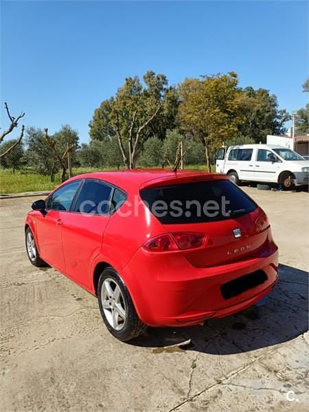 Usado Seat Leon 90 CV (66 kW) 2010 Rojo Utilitario