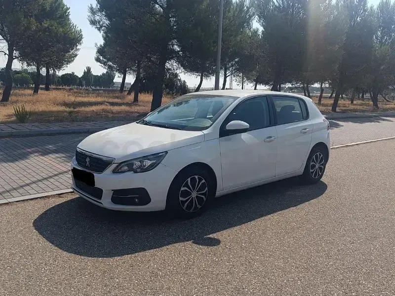 Usado Peugeot 308 Access 100 CV (73 kW) 2018 Blanco Berlina