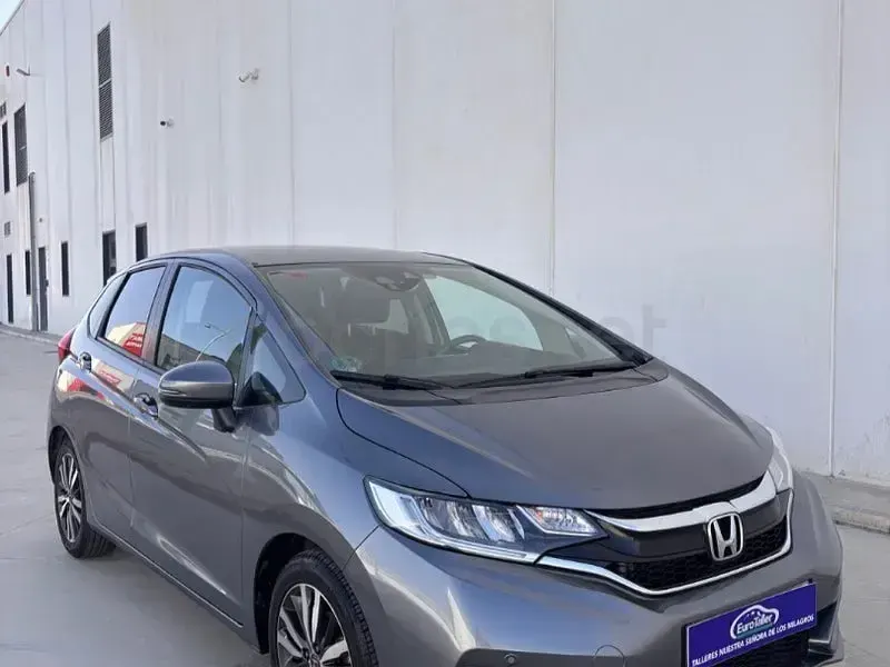Usado Honda Jazz Elegance 102 CV (75 kW) 2018 Gris / plata Utilitario