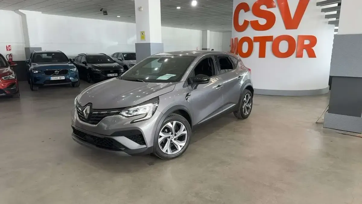 Usado Renault Captur RS Line 160 CV (117 kW) 2022 Gris / plata SUV
