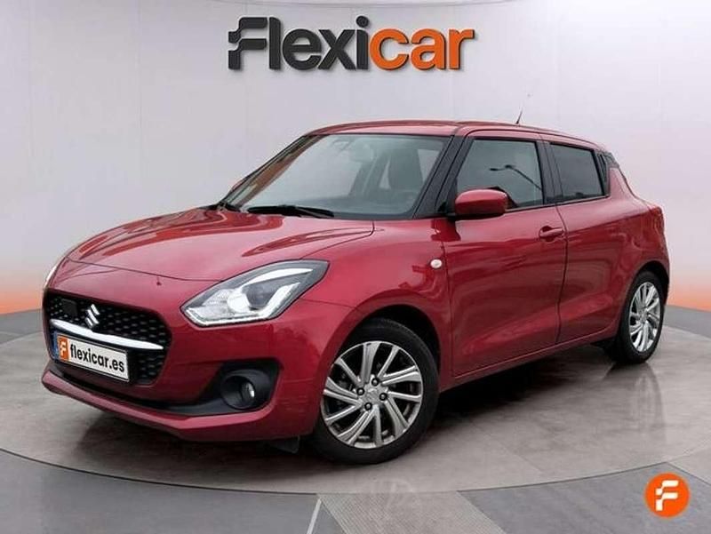 Usado Suzuki Swift 83 CV (61 kW) 2021 Rojo Utilitario