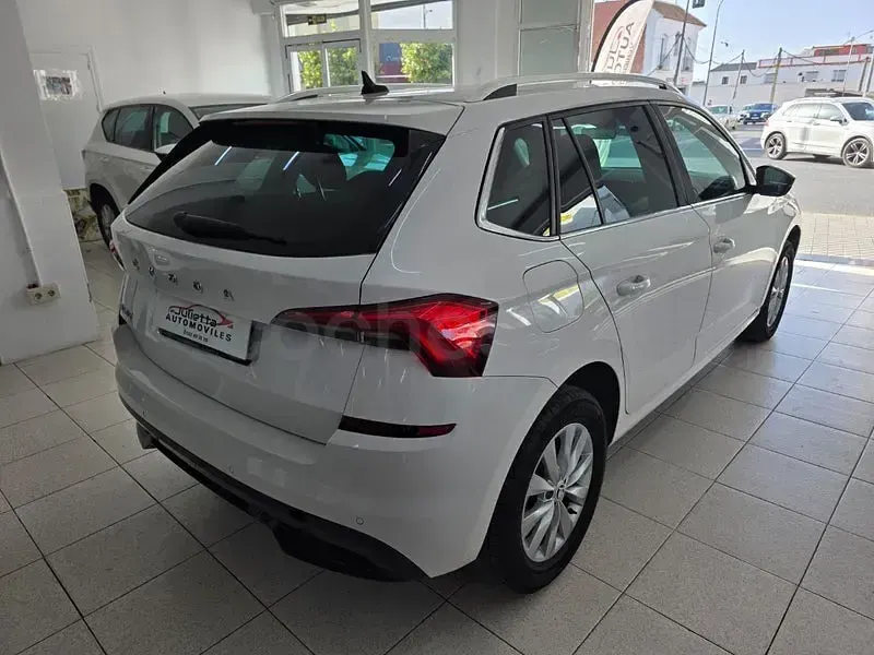 Usado Skoda Kamiq 110 CV (80 kW) 2022 Blanco SUV
