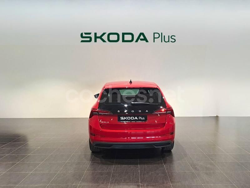 Usado Skoda Scala Sport 115 CV (84 kW) 2024 Rojo Utilitario