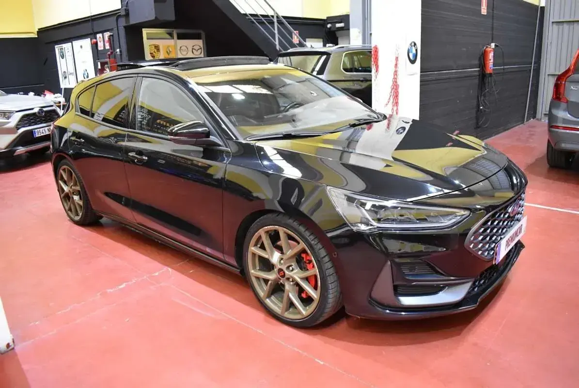 Usado Ford Focus ST 280 CV (205 kW) 2022 Negro Utilitario