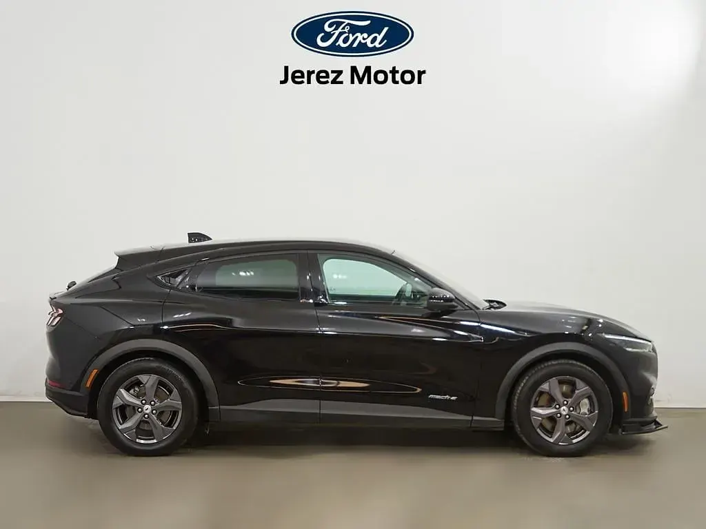 Usado Ford Mustang Mach-E 197 kW (269 CV) 2024 Negro shadow (especial) SUV