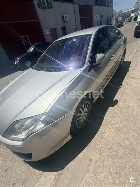 Usado Renault Laguna III Dynamique 150 CV (110 kW) 2007 Gris / plata Berlina