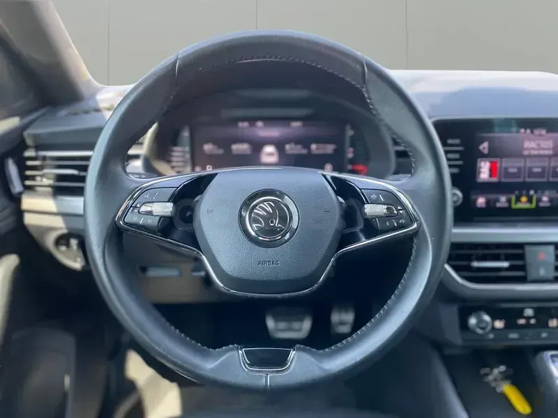 Usado Skoda Kamiq 110 CV (80 kW) 2022 Azul SUV