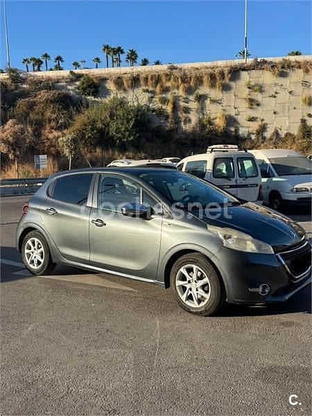 Gris / plata Usado 2015 Peugeot 208 Style Utilitario | 6400 € (Precio justo) - Imagen 1/4