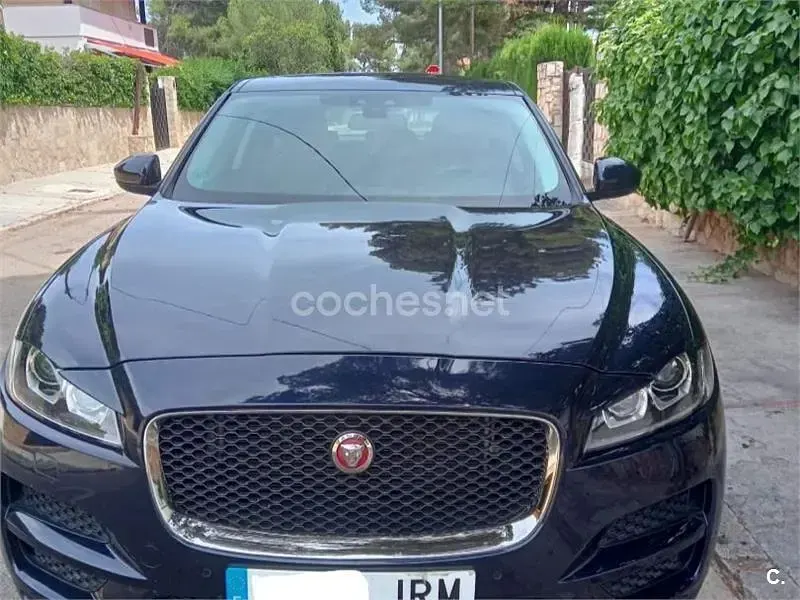 Usado Jaguar F-Pace Prestige 180 CV (132 kW) 2016 Negro SUV