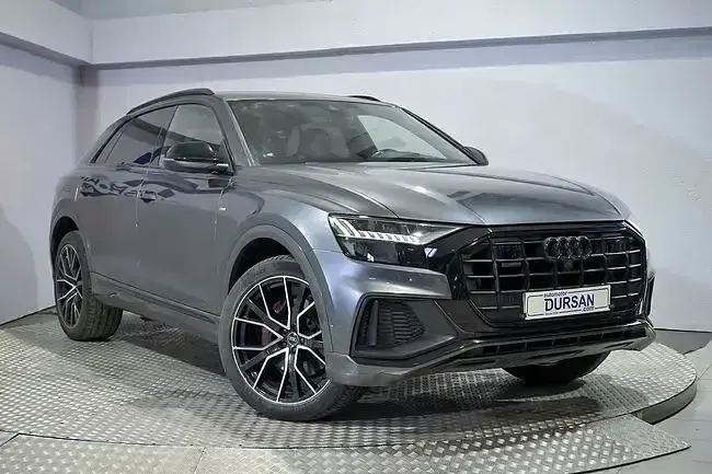 Usado Audi Q8 Premium 286 CV (210 kW) 2022 Gris SUV