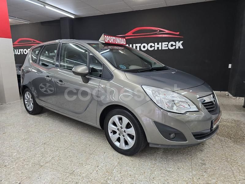 Gris / plata Usado 2010 Opel Meriva Enjoy Monovolumen | 9990 € (Caro) - Imagen 1/4