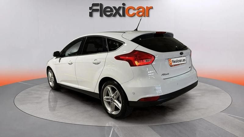 Usado Ford Focus 125 CV (91 kW) 2016 Blanco Berlina
