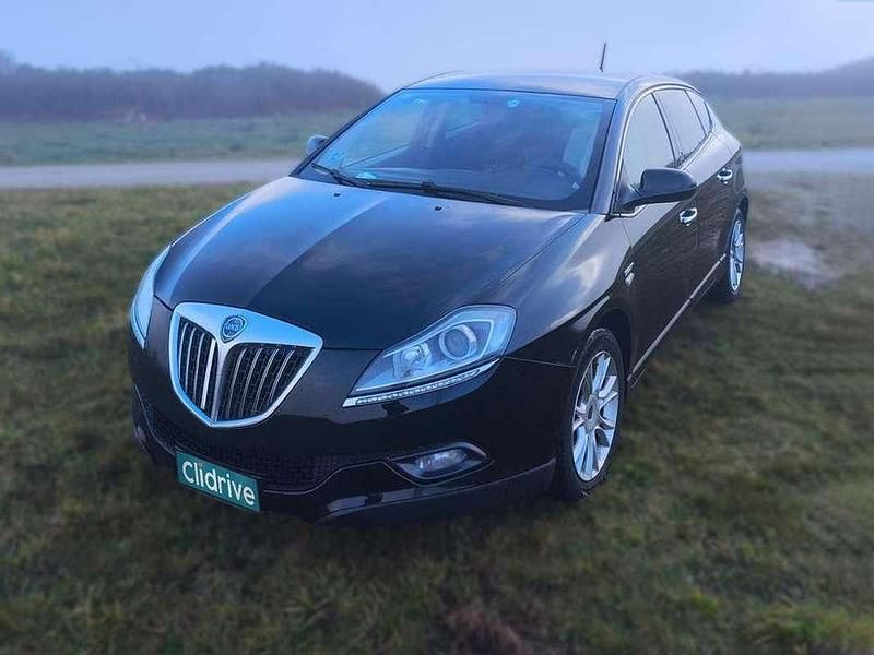 Usado Lancia Delta 120 CV (88 kW) 2009 Negro Utilitario