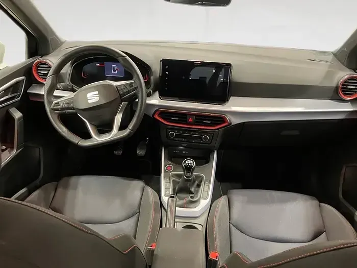 Usado Seat Arona FR 115 CV (84 kW) 2024 Gris SUV