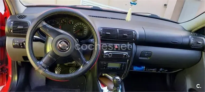 Usado Seat Leon Sport 110 CV (80 kW) 2000 Rojo Utilitario