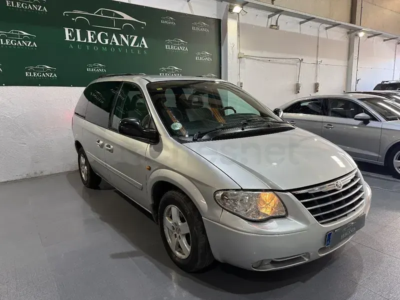 Usado Chrysler Voyager 150 CV (110 kW) 2007 Gris / plata Monovolumen