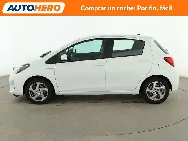 Käytetty Toyota Yaris Hybrid Active 101 HP (74 kW) 2015 Valkoinen Viistoperä