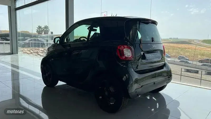 Usado Smart ForTwo Electric Drive Passion 60 kW (82 CV) 2020 Negro Coupe