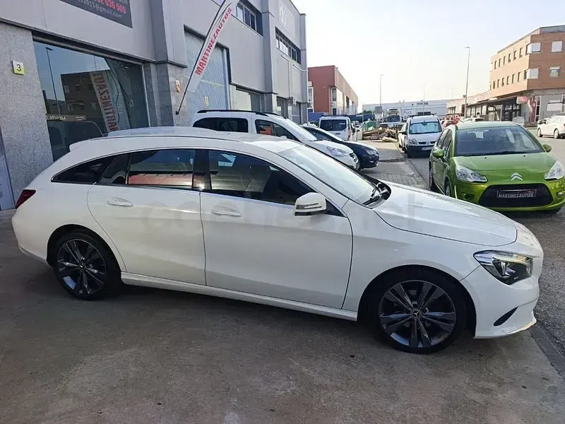 Usado Mercedes CLA200 Shooting Brake 136 CV (100 kW) 2018 Blanco Familiar