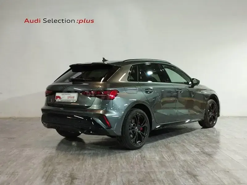 Usado Audi A3 272 CV (200 kW) 2025 Gris / plata Berlina