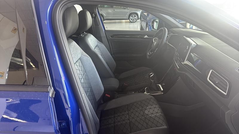 Usado VW T-Roc R-line 116 CV (85 kW) 2025 Lapiz blue metalizado SUV