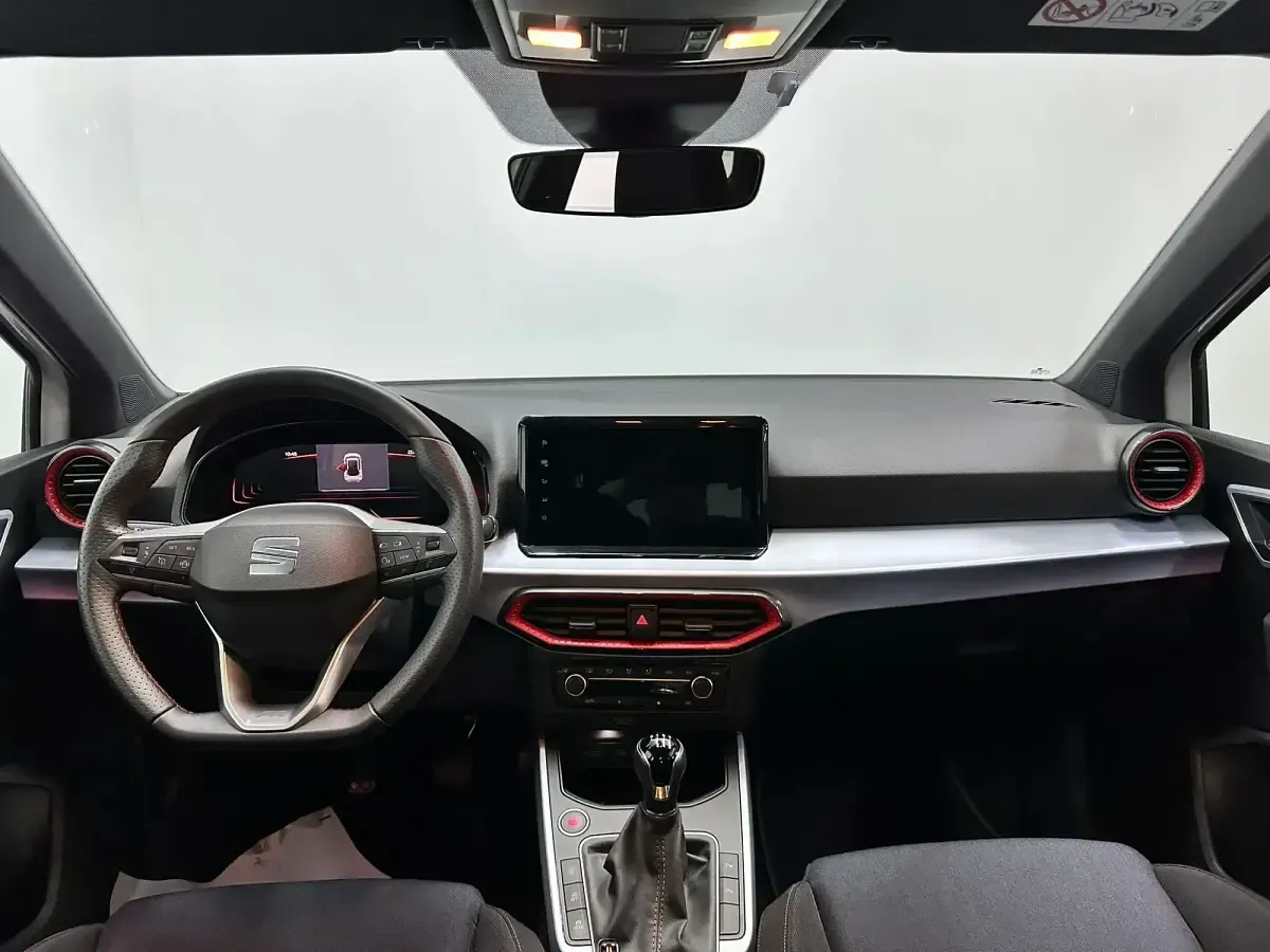 Usado Seat Arona FR 116 CV (85 kW) 2024 Blanco SUV