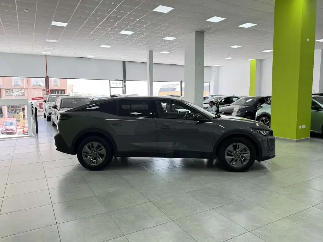 Usado Peugeot 408 Allure 145 CV (106 kW) 2025 Gris SUV