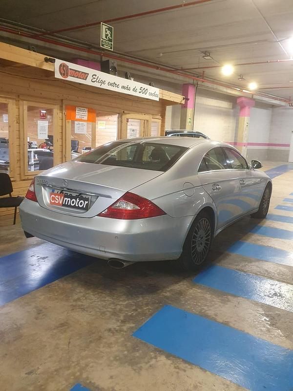 Usado Mercedes CLS500 310 CV (228 kW) 2004 Plateado Berlina