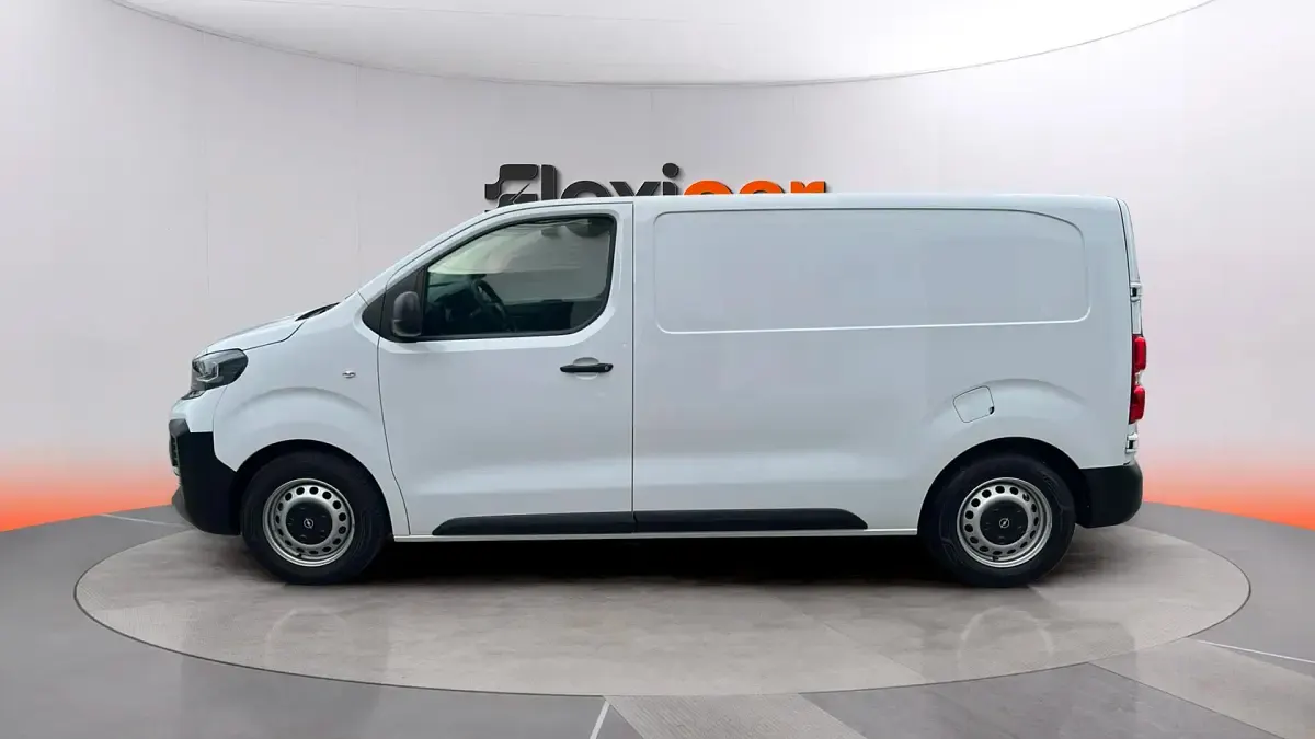 Usado Opel Vivaro 120 CV (88 kW) 2025 Blanco Monovolumen