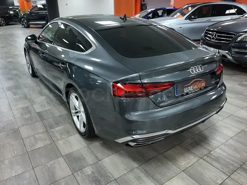 Usado Audi A5 Sportback S-Line 150 CV (110 kW) 2022 Gris / plata Utilitario