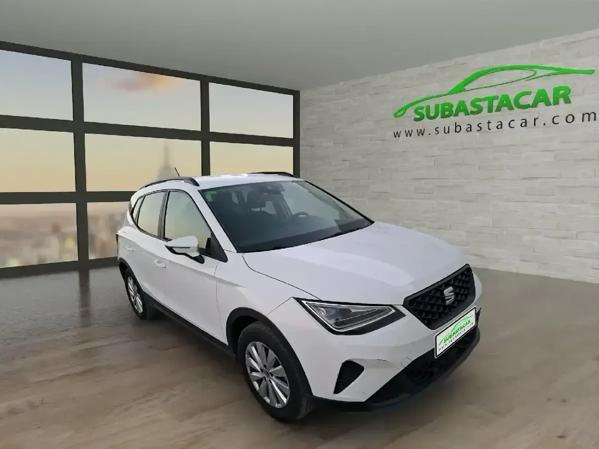 Usado Seat Arona Style Plus 110 CV (80 kW) 2022 Blanco SUV