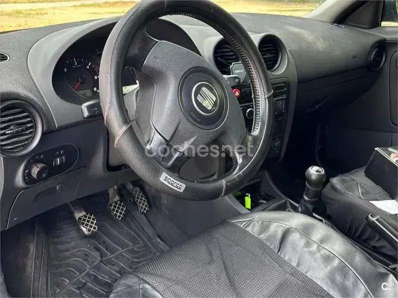 Usado Seat Ibiza Stella 100 CV (73 kW) 2003 Azul Utilitario