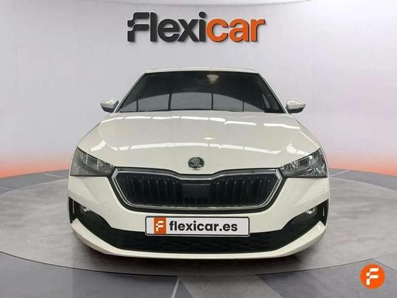 Usado Skoda Scala Ambition 110 CV (80 kW) 2021 Blanco Utilitario