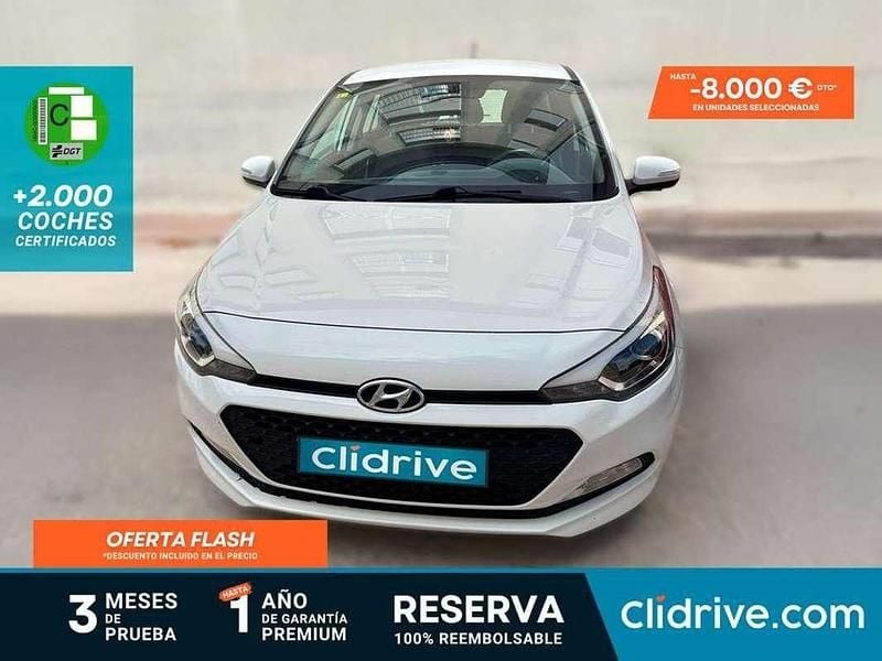 Blanco Usado 2015 Hyundai i20 Utilitario | 7990 € (Precio justo) - Imagen 1/3
