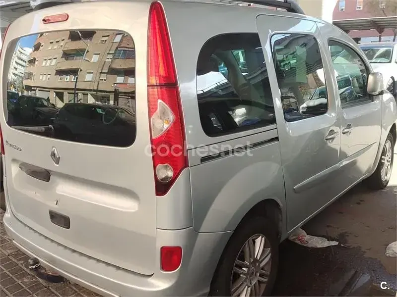 Usado Renault Kangoo Dynamique 110 CV (80 kW) 2012 Gris / plata Monovolumen