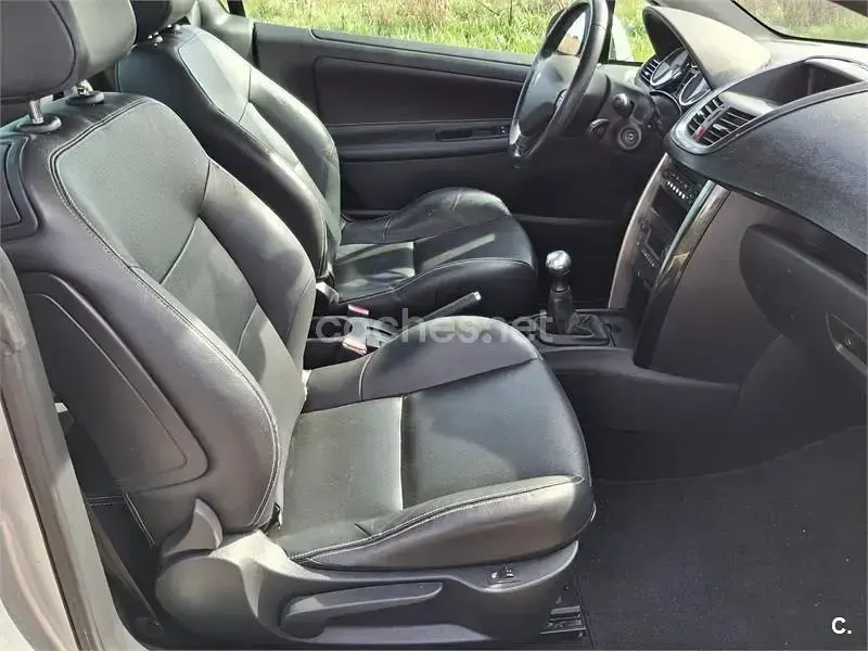 Usado Peugeot 207 CC Roland Garros 120 CV (88 kW) 2011 Blanco Descapotable