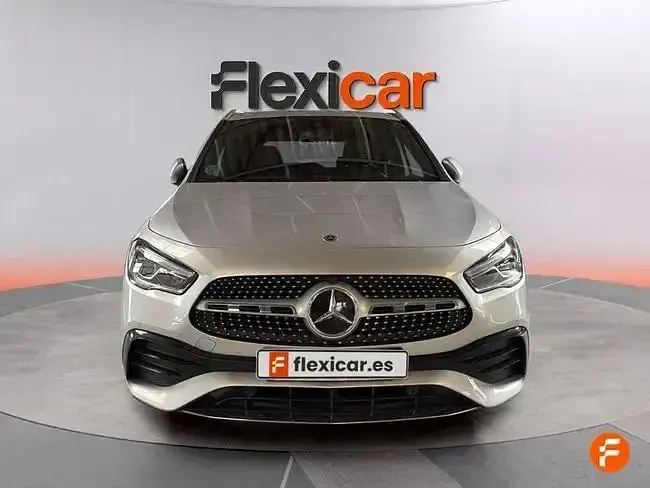 Usado Mercedes GLA180 122 CV (89 kW) 2020 Gris SUV