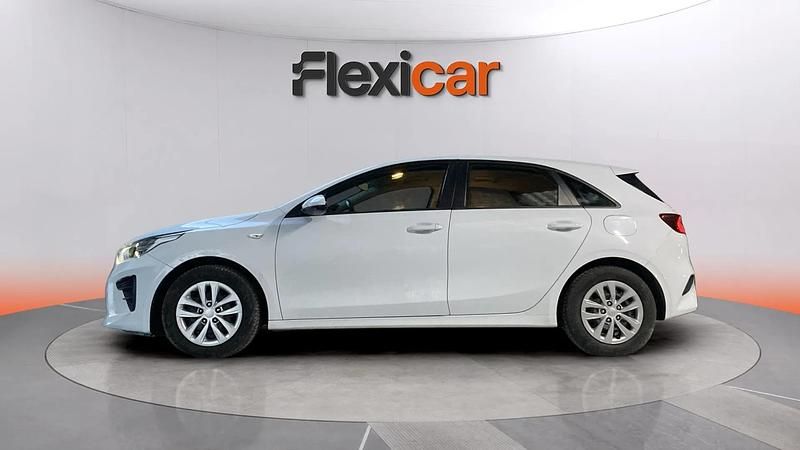Käytetty Kia Ceed 120 HP (88 kW) 2020 Valkoinen Viistoperä