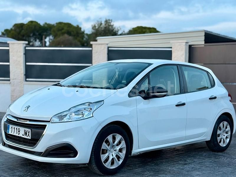 Blanco Usado 2016 Peugeot 208 Access Utilitario | 6999 € (Precio justo) - Imagen 1/4