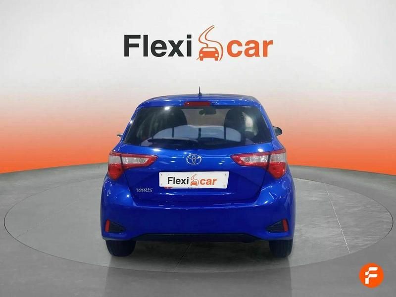 Usado Toyota Yaris Active 69 CV (50 kW) 2019 Azul Berlina