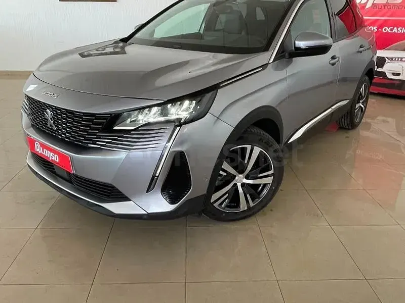 Usado Peugeot 3008 Allure 130 CV (95 kW) 2021 Gris / plata SUV