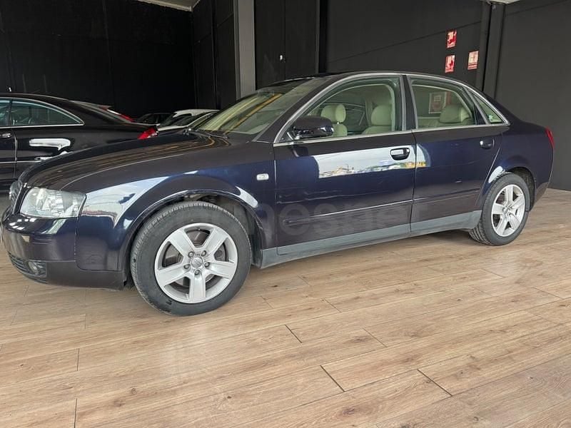 Usado Audi A4 Sport 170 CV (125 kW) 2004 Azul Berlina