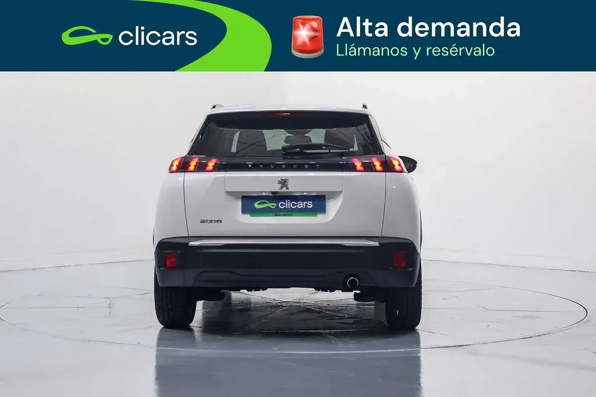 Usado Peugeot 2008 Allure 110 CV (80 kW) 2021 Blanco SUV